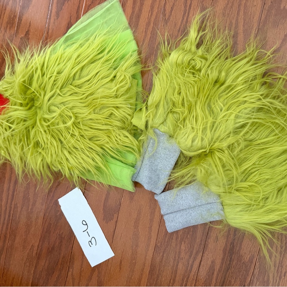 SHEIN Furry Green Mittens for Kids